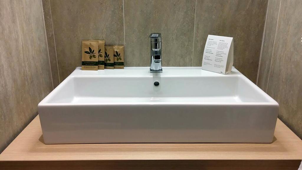 赫尔维蒂亚酒店 勒泽诺 客房 照片